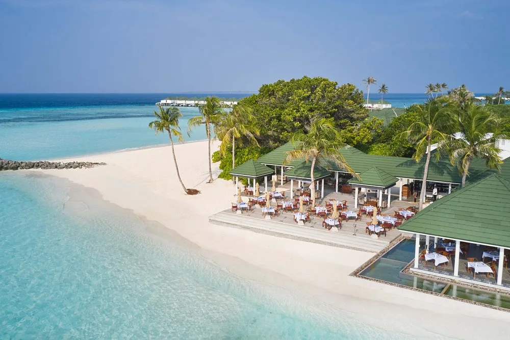 SIYAM WORLD MALDIVES: Бассейн и пляж 10