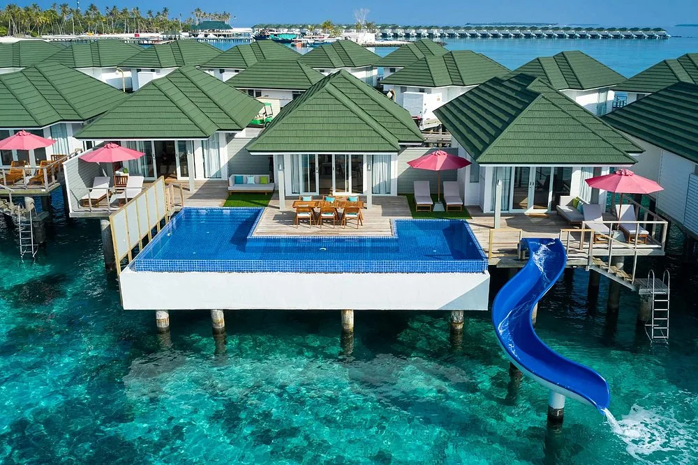 SIYAM WORLD MALDIVES: Бассейн и пляж 12