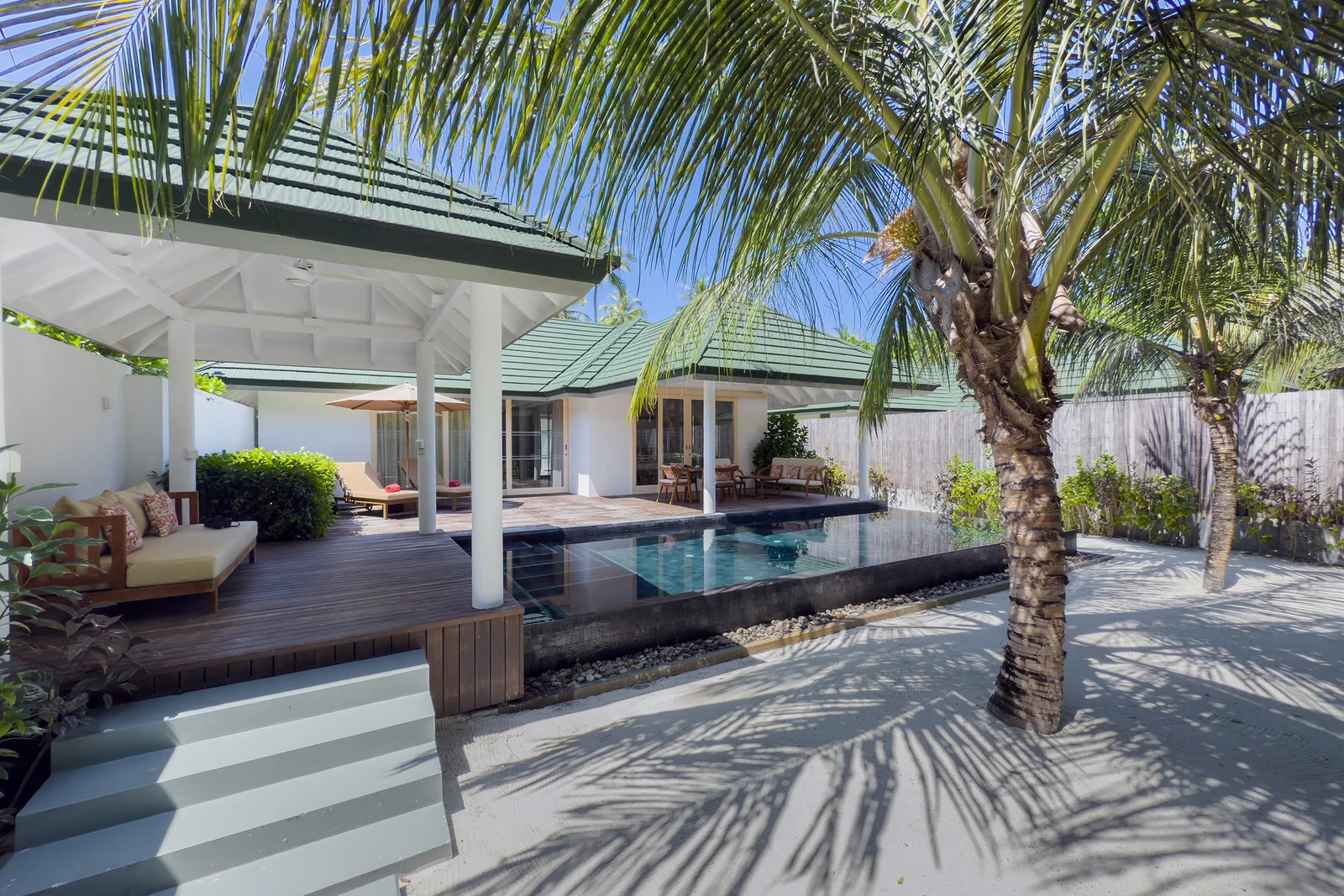 Grand Beach Residence with Pool - фото 2